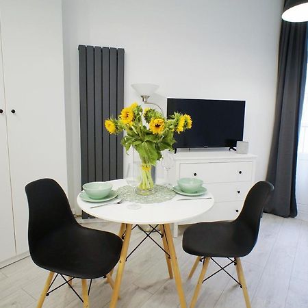 Modern Apartment In The City Center 카토비체 외부 사진